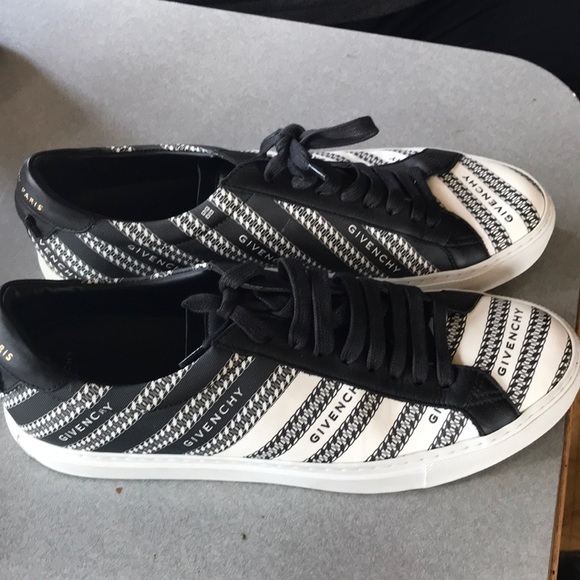 Mens Givenchy Logo sneakers